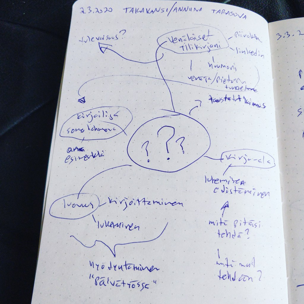 Podcast-käsikirjoittaminen, tiukka vai vapaa&nbsp;tyyli?