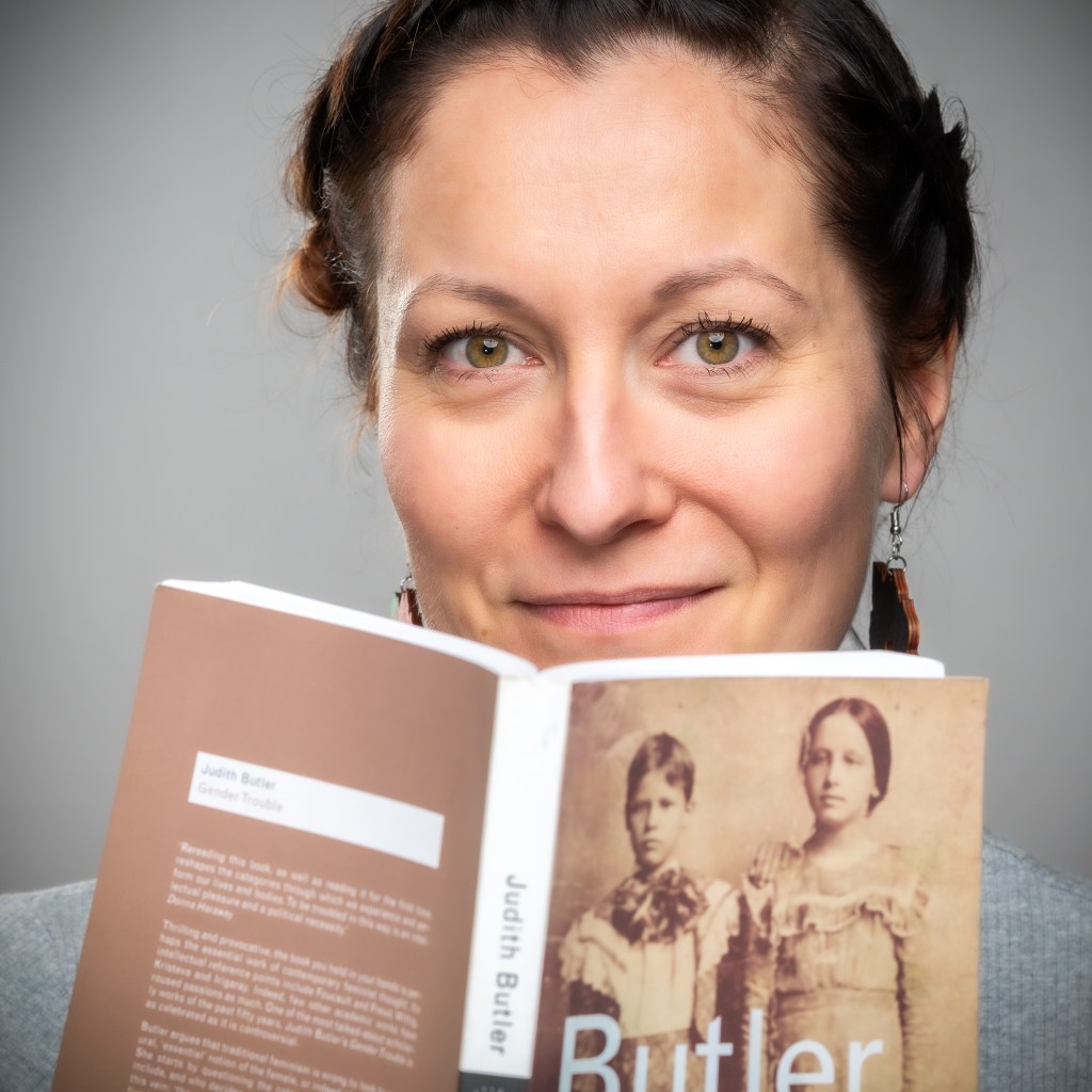 Elina Nikulainen – liittolaislukeminen ja monimuotoisuuden lisääminen&nbsp;lukemisessa